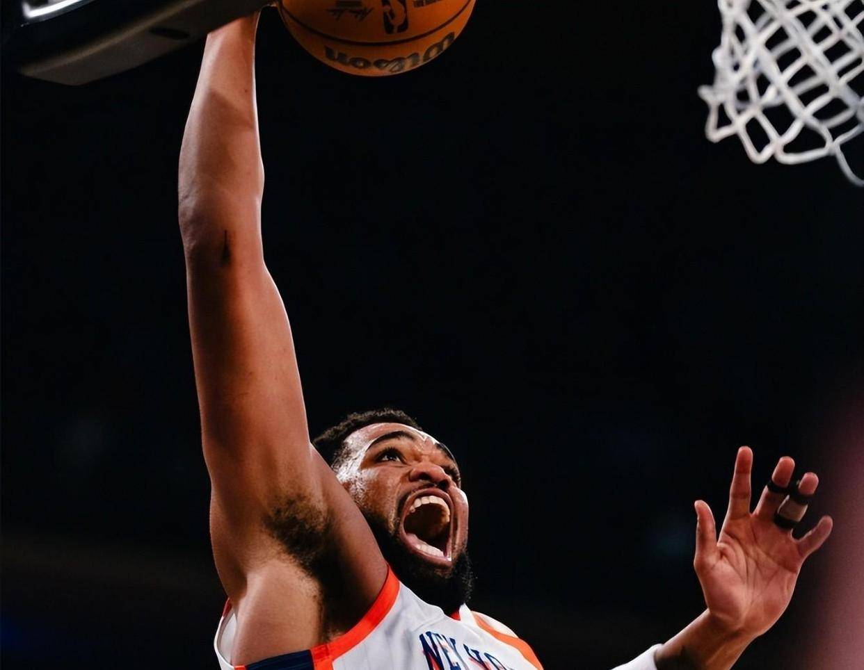 纽约尼克斯赛后队长鼓劲，志在CBA常规赛名次提升，引发热议，身体对抗强度拉满的简单介绍