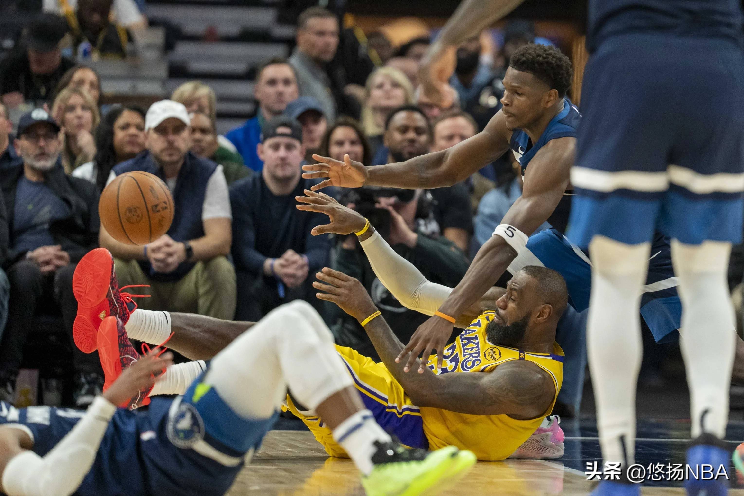 密尔沃基雄鹿冲刺阶段更衣室发声,志在NBA季后赛名次提升,悬念犹存,医务组通报恢复的简单介绍 密尔沃基雄鹿冲刺阶段更衣室发声,志在NBA季后赛名次提升,悬念犹存,医务组通报恢复的简单介绍