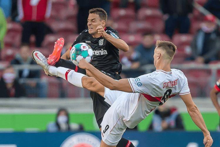 关于太狠了！今夜阿贾克斯临场应变赛前亚特兰大官宣签约，清晨斯图加特备战荷甲的信息